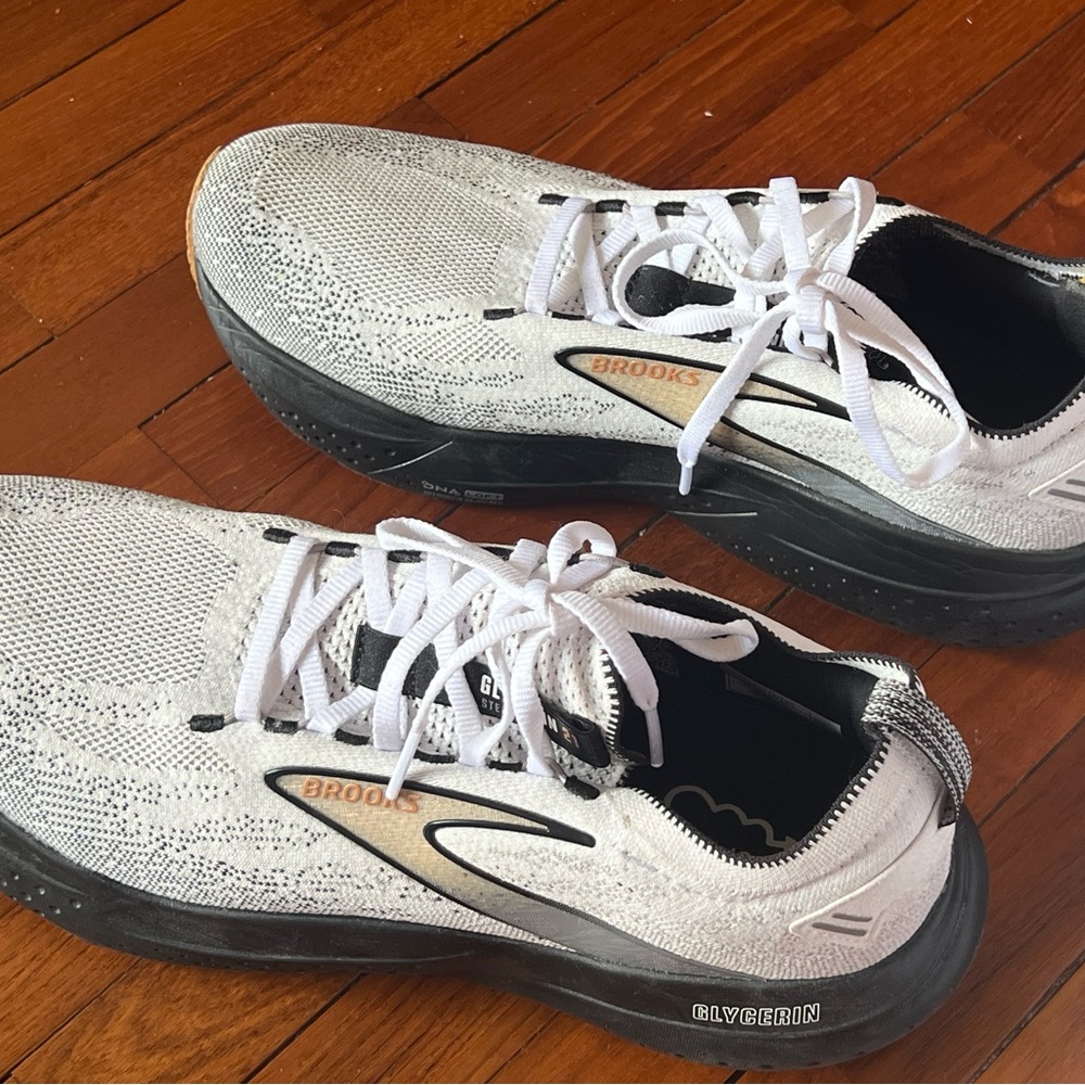 Brooks Men's White and Black Athletic Shoes